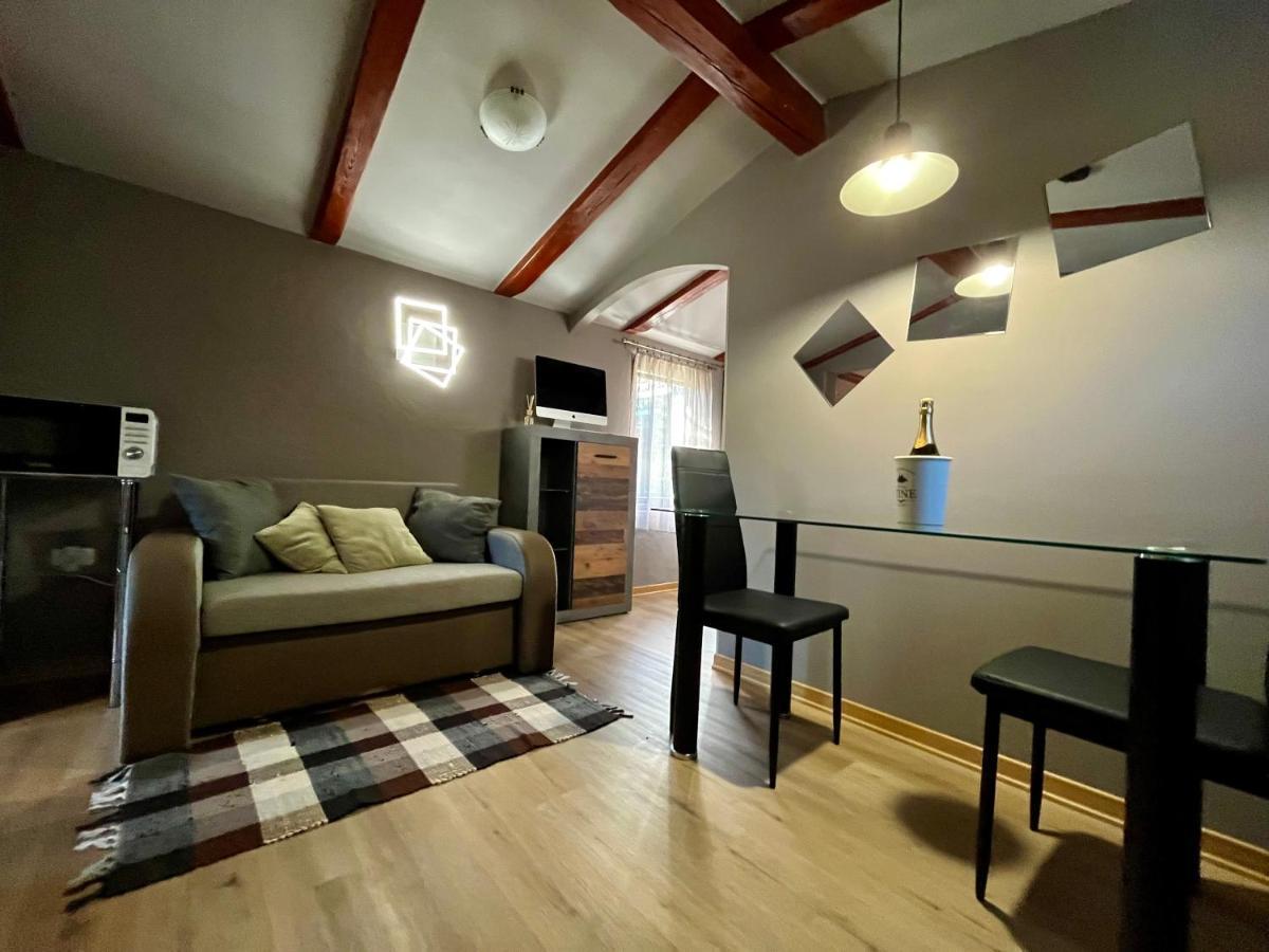 Eos Apartment